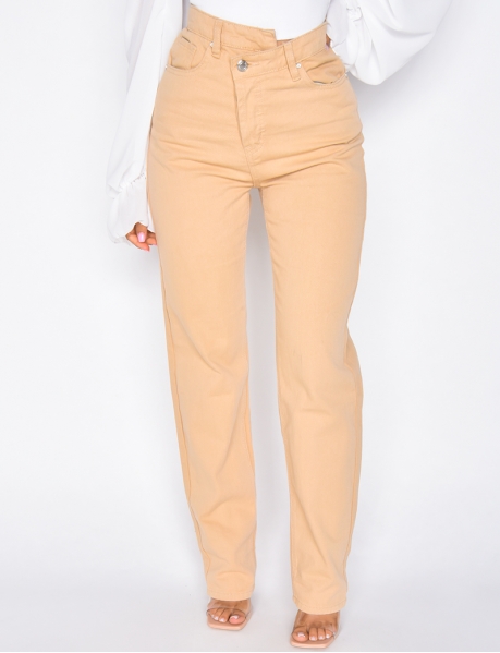 High waist straight jeans with crossover buttonhole