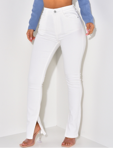 Weiße Skinny-Fit-Jeans mit Knöchelschlitzen