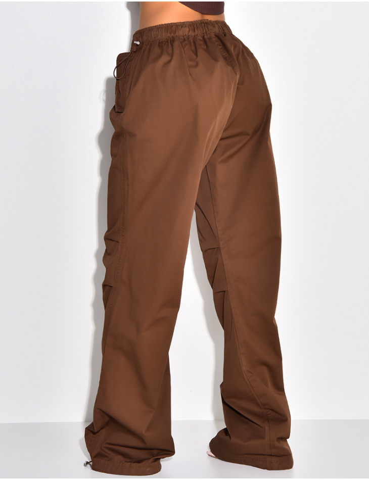 Pantalon parachute coupe large marron