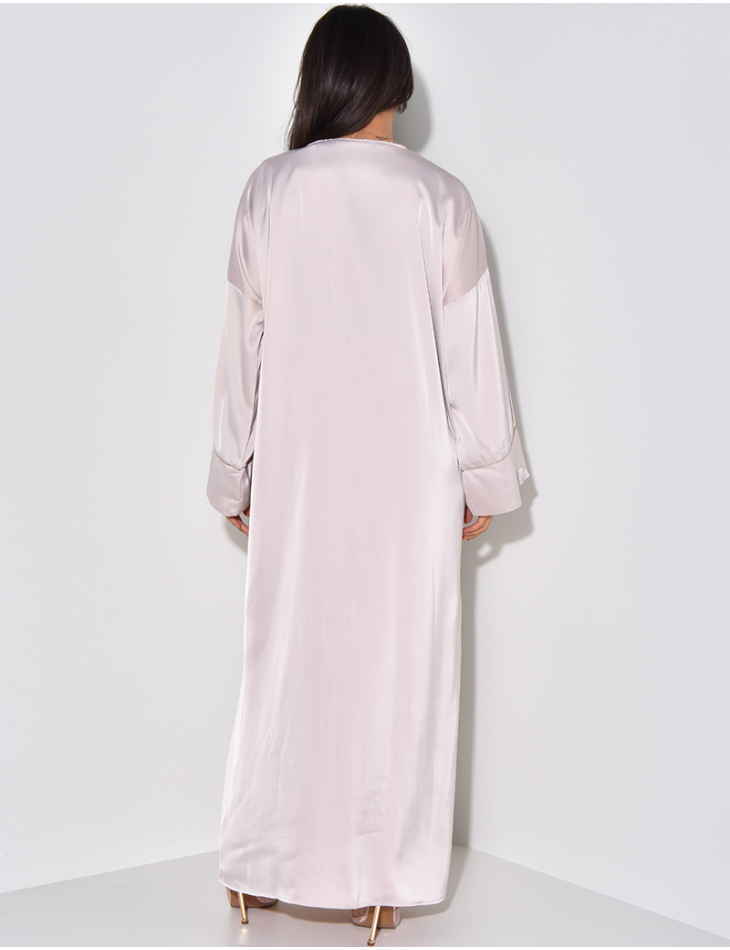 Abaya longue en satin zippée à liséré doré