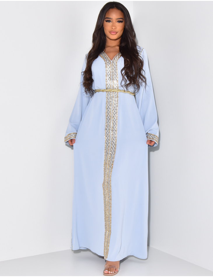 Abaya longue en voile fluide à broderie et cordon or