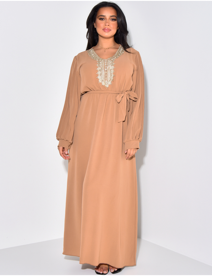 Abaya à broderies dorées & manches plissées