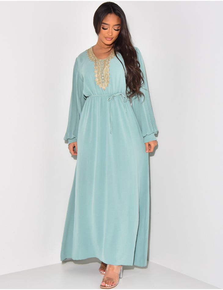 Abaya à broderies dorées & manches plissées