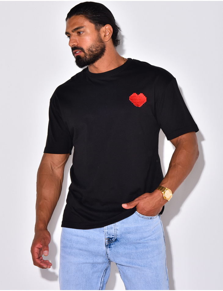 T-shirt avec un coeur en relief