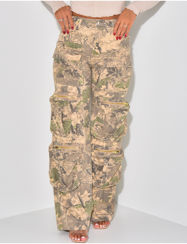   Loose-fitting camouflage print cargo trousers