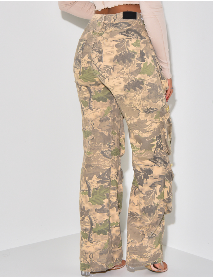 Pantalon cargo ample imprimé camouflage