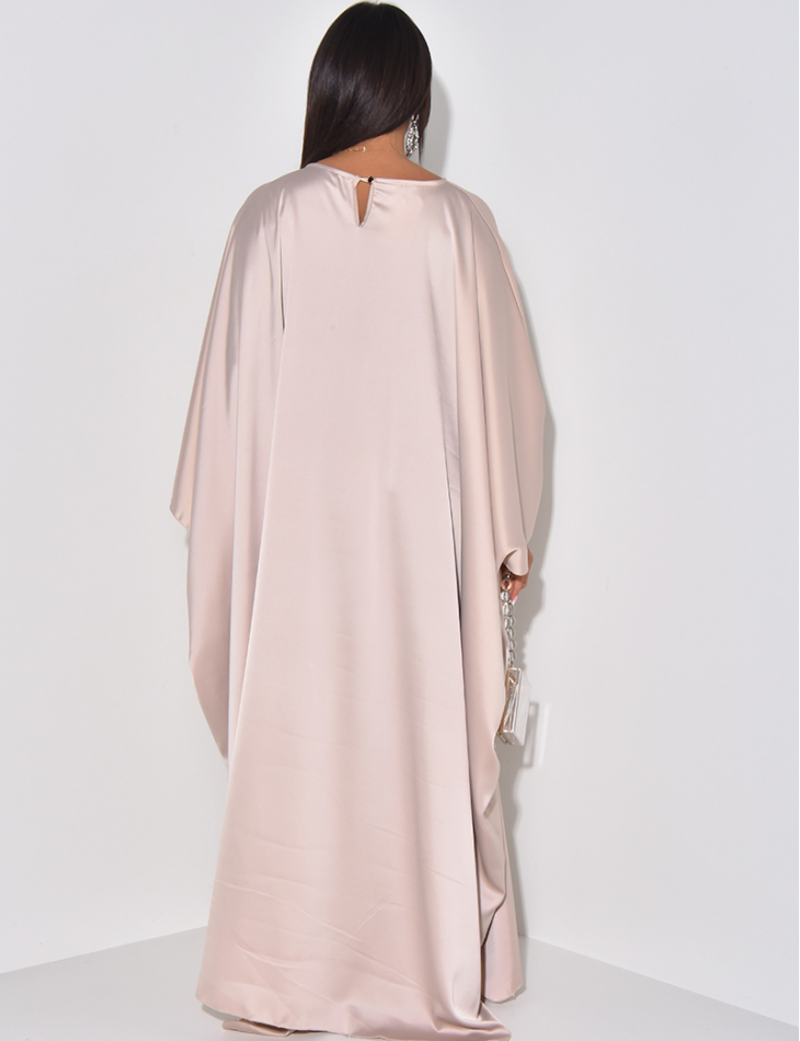 Oversized satin dress, fitted at the waist