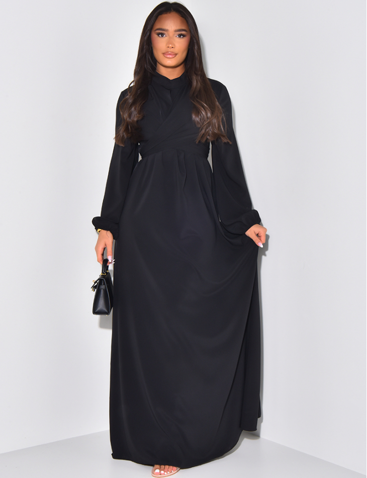 Abaya-Kleid, das vorne geknotet wird.