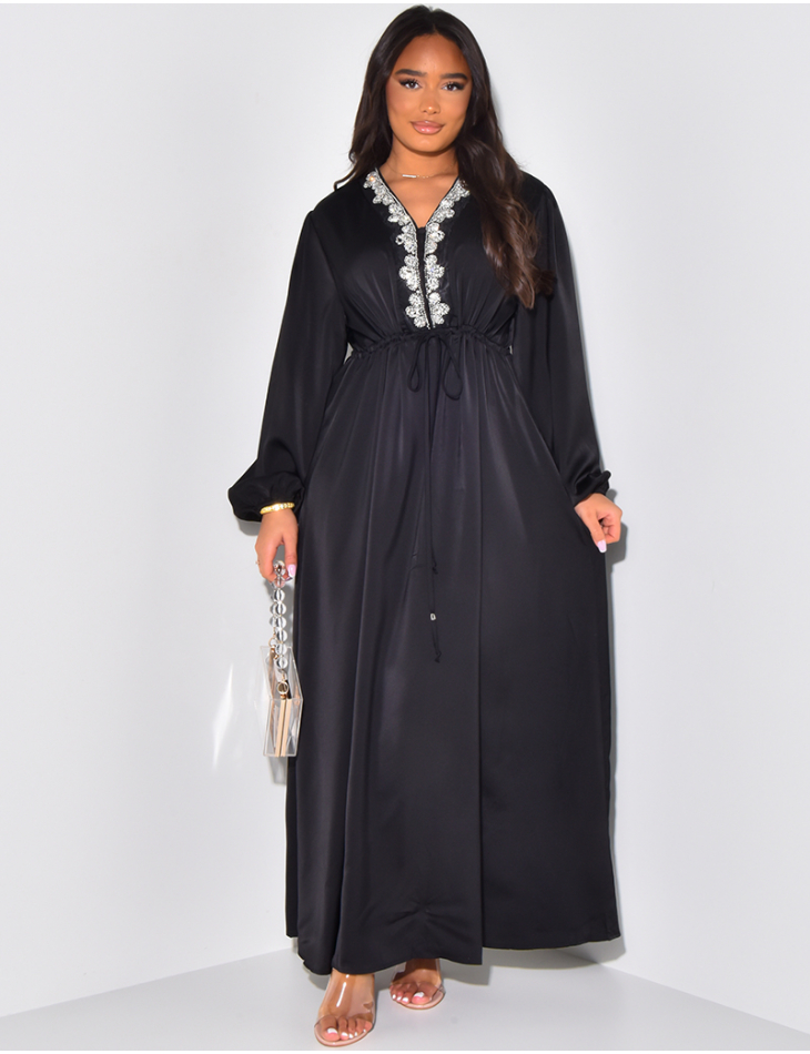 Abaya en satin à nouer à la taille