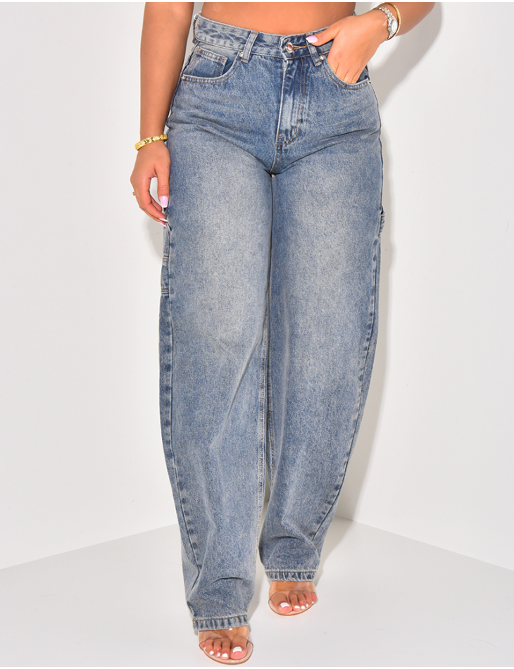 Wide-leg jeans with vintage wash pockets