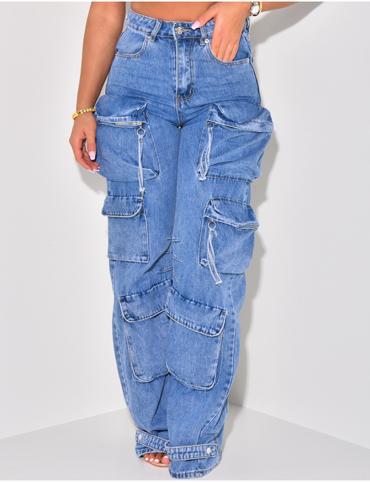 wide-leg jeans with cargo-effect pockets