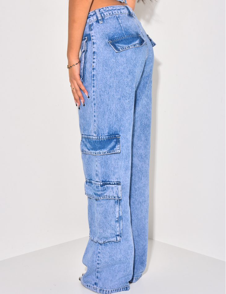 Straight-leg jeans with cargo pockets
