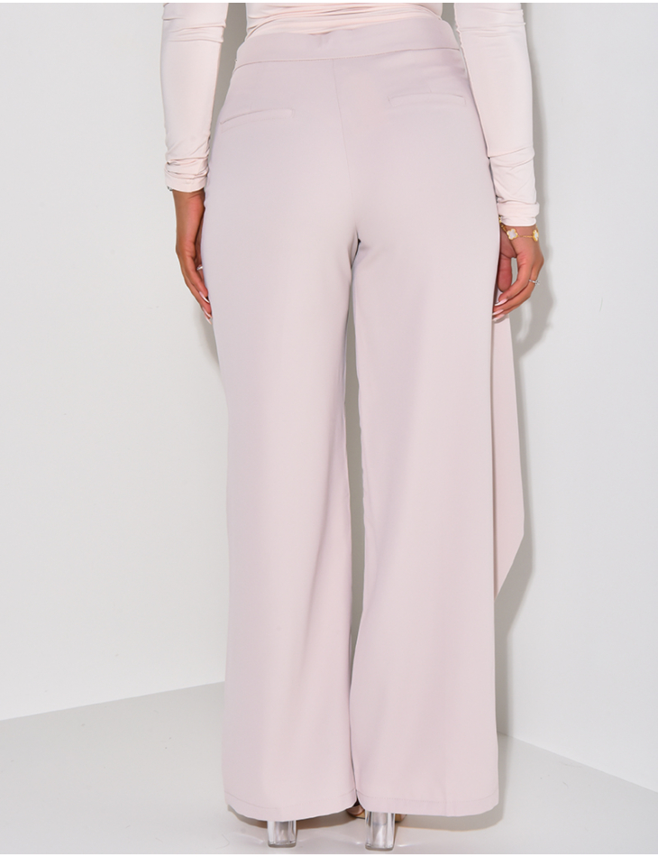 Tailored trousers with asymmetric yoke