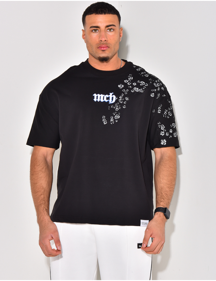 Gesticktes „MCB“-T-Shirt