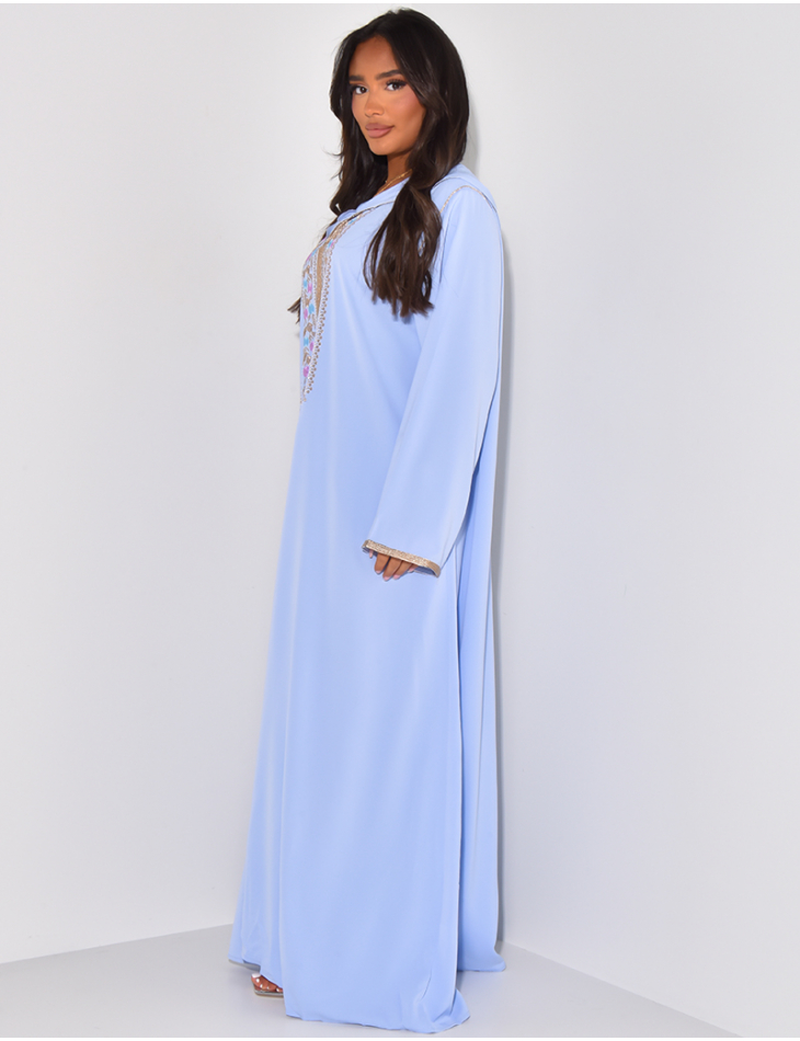 Abaya ample à broderies et capuche