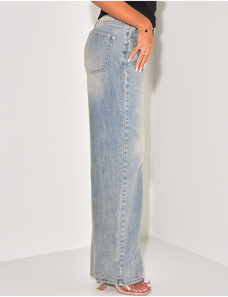 High-waisted straight-leg jeans with vintage wash