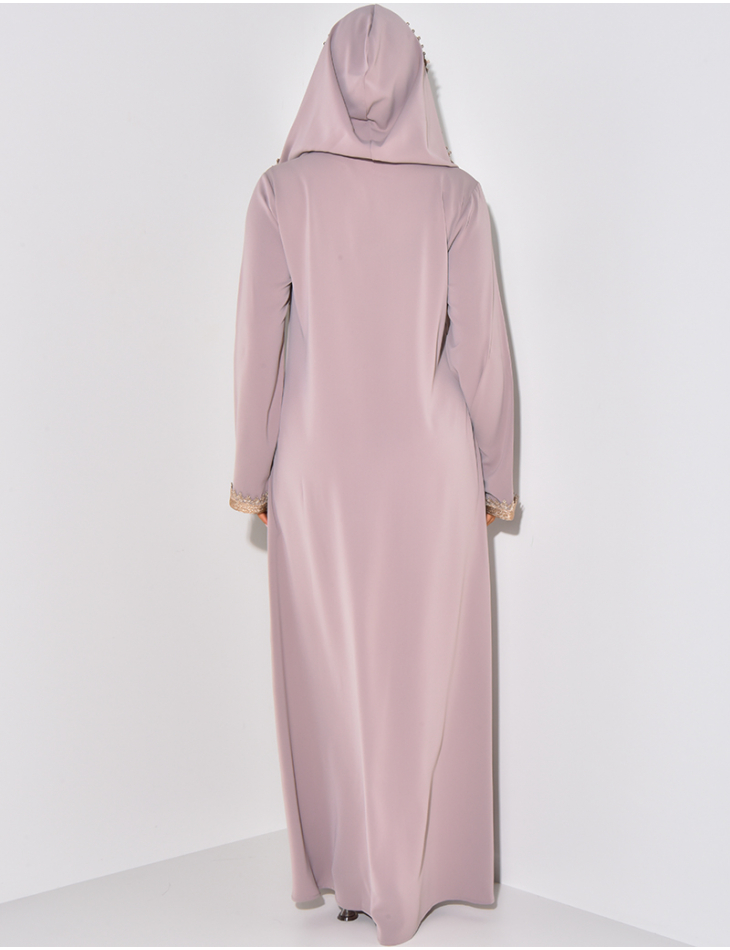 Robe abaya longue en voile fluide à broderie avec capuche