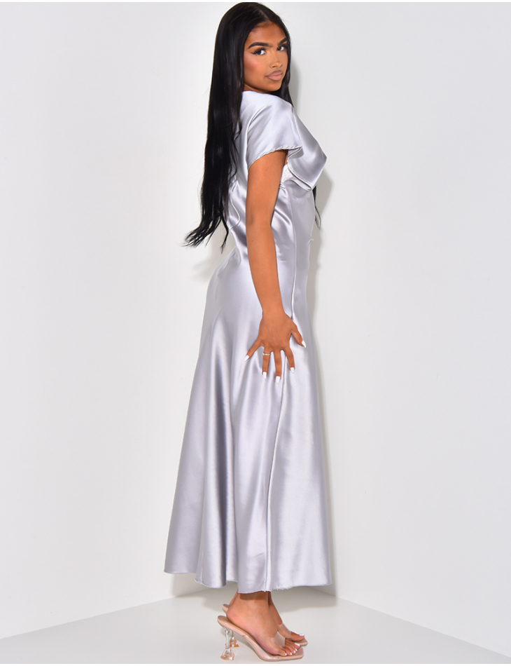 Kleid mit kurzen Ärmeln aus Satin mit Kreuzeffekt